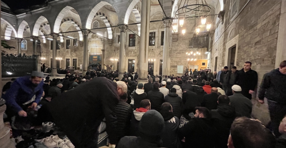 Eyüpsultan Camii'nde Regaip Kandili İklimi