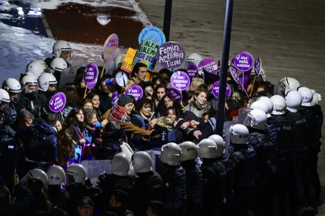 25 Kasım Kadına Yönelik Şiddete Karşı Mücadele Gününe Polis Ablukası: Gözaltılar Gerçekleşti!