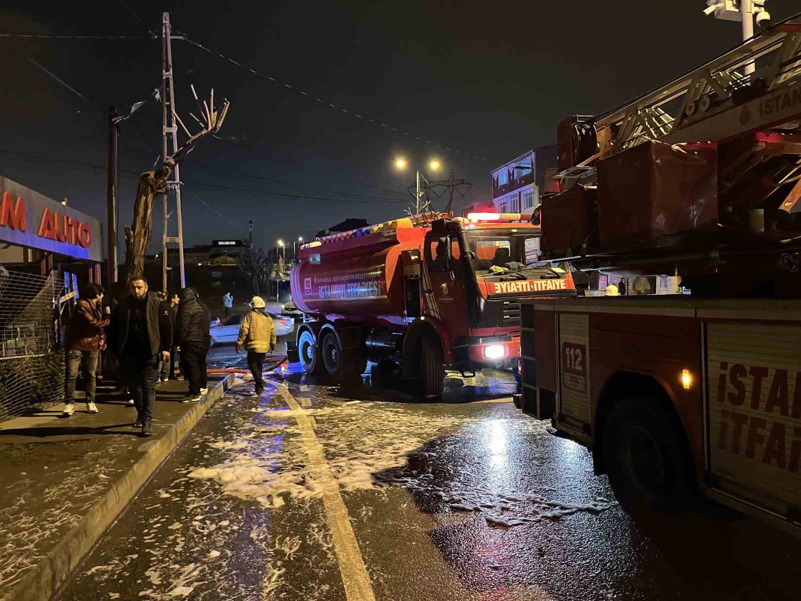 Arnavutköy'de Korkutan Yangını: Alevler Kameraya Böyle Yansıdı