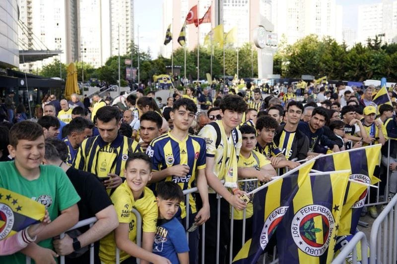 Fenerbahçe’nin Avrupa Zaferi Türkiye’yi Coşturdu! Basketbolseverlerin yürekleri ağzına geldiği o tarihi finalde, Fenerbahçe Beko, Fransa