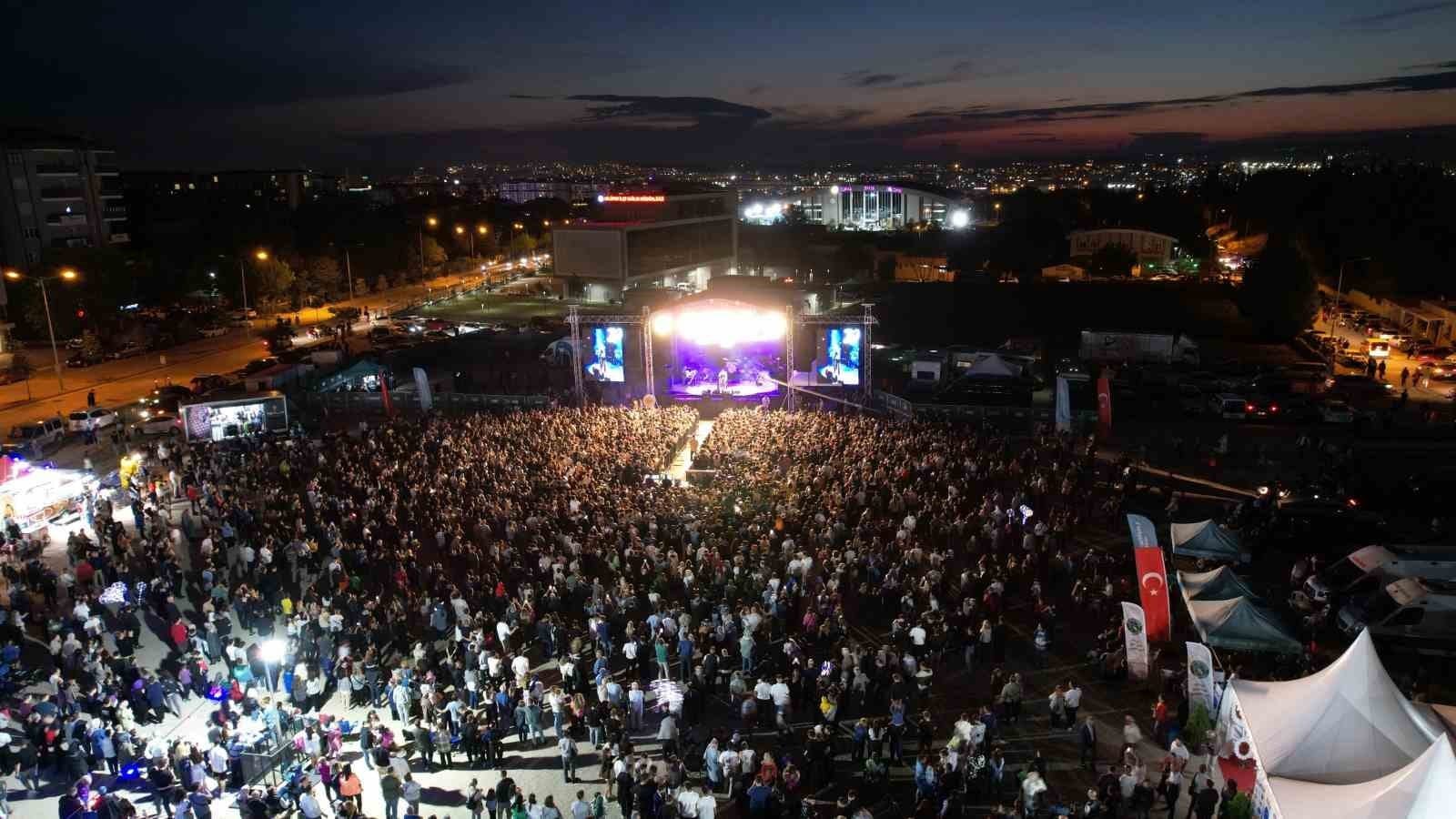 niluferde karadeniz festivali coskusu WgHHJS8N