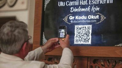 Bursa’nın simgelerinden Ulu Cami’de yer alan hat eserleri dijital ortama