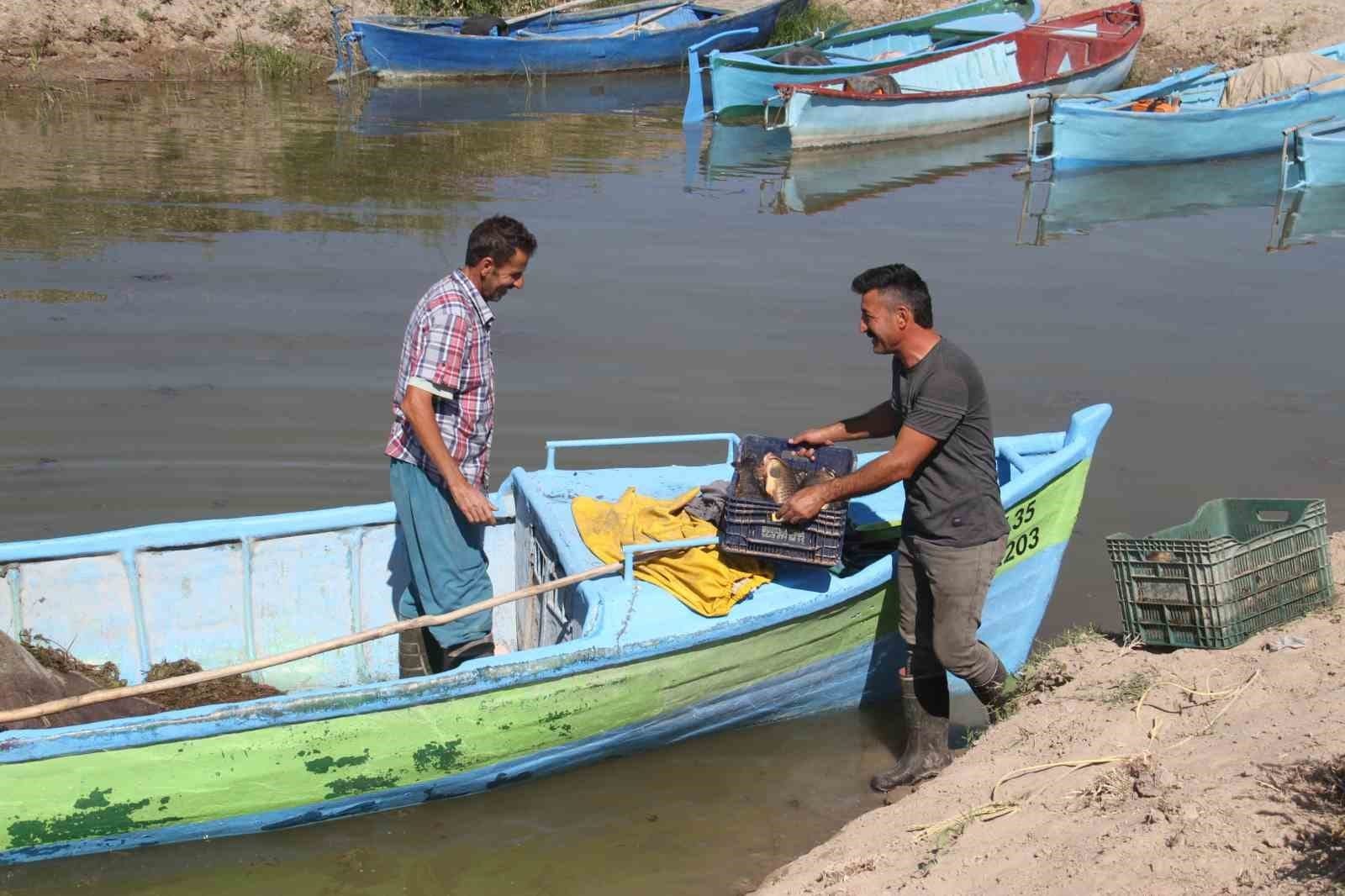 Beyşehir Gölü'nde yeni av sezonu başladı. Balıkçılar umutla bekliyor, güzel