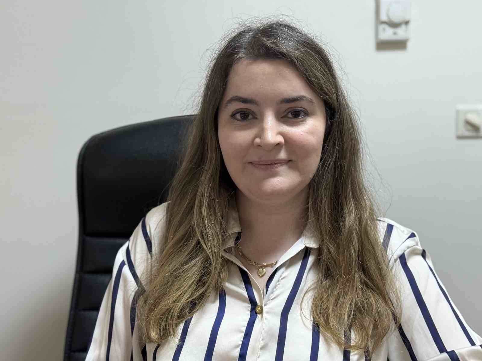 Çocuklarda güneş çarpması belirtileri ve korunma yollarını öğrenin. Sağlıklı ve