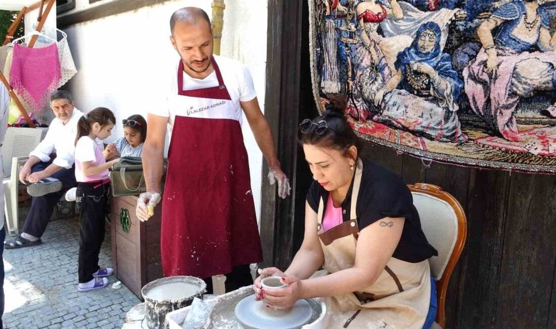 Kütahya’nın tarihi yerlerinden 230 yıllık geçmişe sahip Germiyan Sokağı, çini