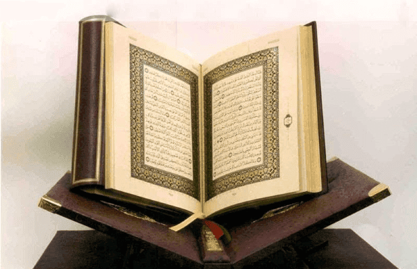 Felak Suresi. Medine döneminde inmiştir. 5 âyettir. Felâk, sabah aydınlığı