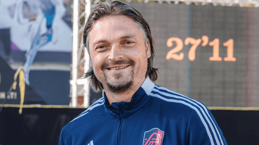 Lutz Pfannenstiel 6 Kıtada  Oynayan Tek Futbolcu. Futbol dünyası, sadece