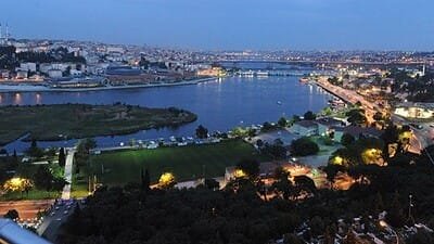 Yüsra GündoğduHalkla İlişkiler ve Reklamcılık Uzmanı Boğulduğunu Sandığın Her Şey