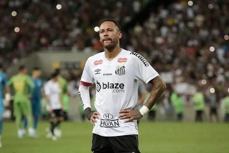 Neymar Jr. Brezilya’nın Süper Yıldızı Neymar Jr’ın 2025 itibarıyla 400+ gol, 200+ asisti var. Pelé’nin