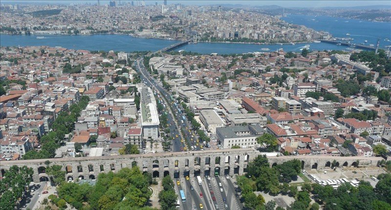 Roma, Bizans ve Osmanlı İmparatorluklarının başkenti.