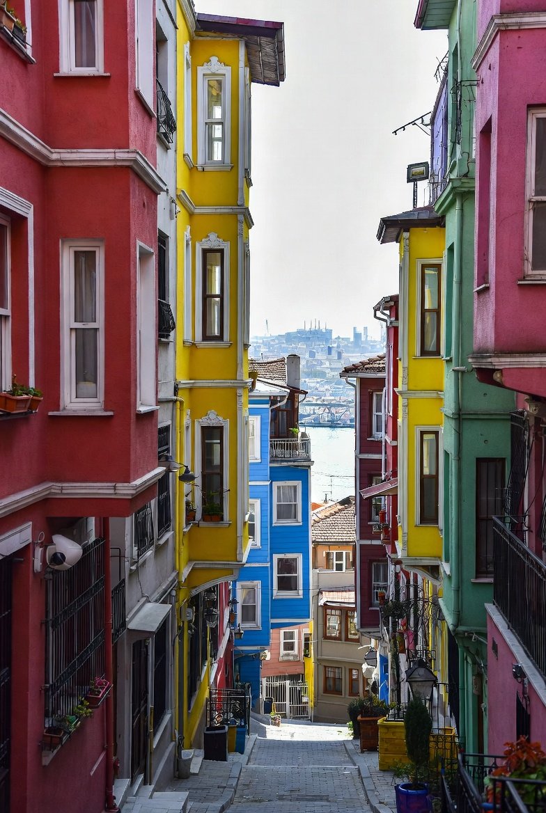 Dizilerin Anlatmadığı İstanbul 10 Balat – Renkli Cumbali Evler ve Dar Sokaklar