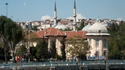 Eyüpsultan, İstanbul’un Avrupa Yakası’nda, Haliç’in kuzeyinde konumlanmış bir ilçedir. İlçenin