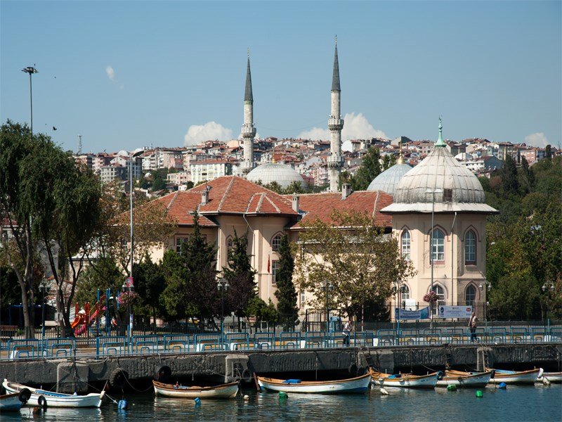 Eyüpsultan, İstanbul’un Avrupa Yakası’nda, Haliç’in kuzeyinde konumlanmış bir ilçedir. İlçenin