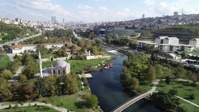 Kâğıthane, İstanbul’un Avrupa Yakası’nda, Haliç’in kuzeyinde yer alan tarihi ve