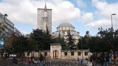 Ev sahipliği yaptığı farklı bir çok medeniyetin izlerini taşıyan ilçeler,