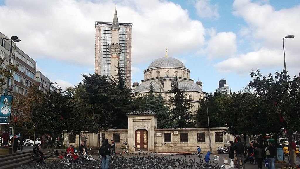 Şişli: İstanbul’un Tarihi ve Kültürel Merkezi 1 Sisli camii Photo Credit Rapsar Wikipedia