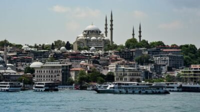 Üsküdar, İstanbul’un tarih kokan ilçelerinden biri olarak, Osmanlı’dan günümüze uzanan