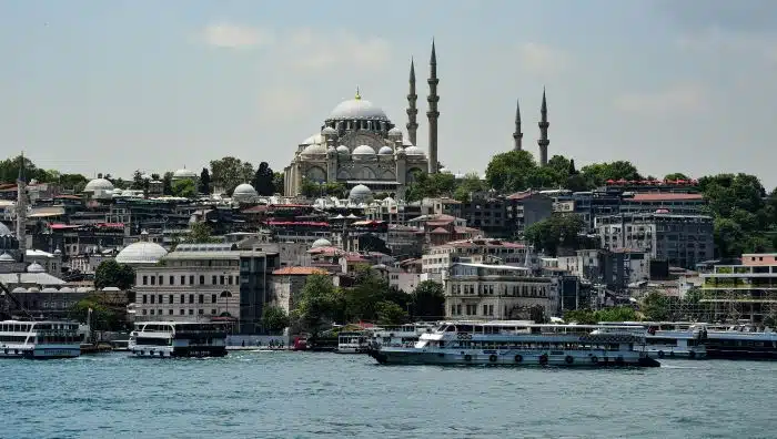 Üsküdar, İstanbul’un tarih kokan ilçelerinden biri olarak, Osmanlı’dan günümüze uzanan