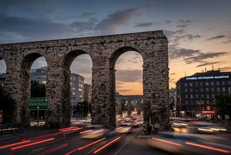 Kırkçeşme Su Kemerleri Yaşam Mücadelesi Veriyor 6 Bozdoğan-Valens Kemeri ve Şehir Trafiği