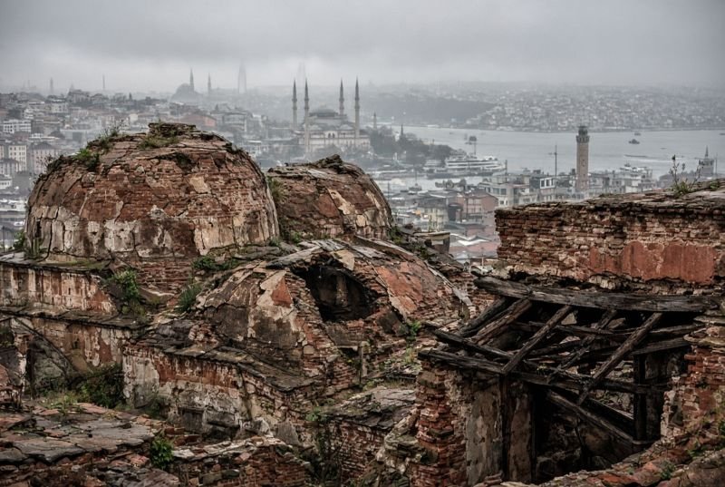 Miras Hukukuna Yenik Düşen İşhanları İlgi Bekliyor 5 Harabe Han - Büyük Valide Han Kubbeleri