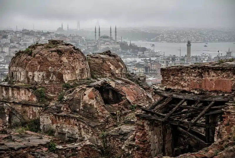 Harabe Han - Büyük Valide Han Kubbeleri